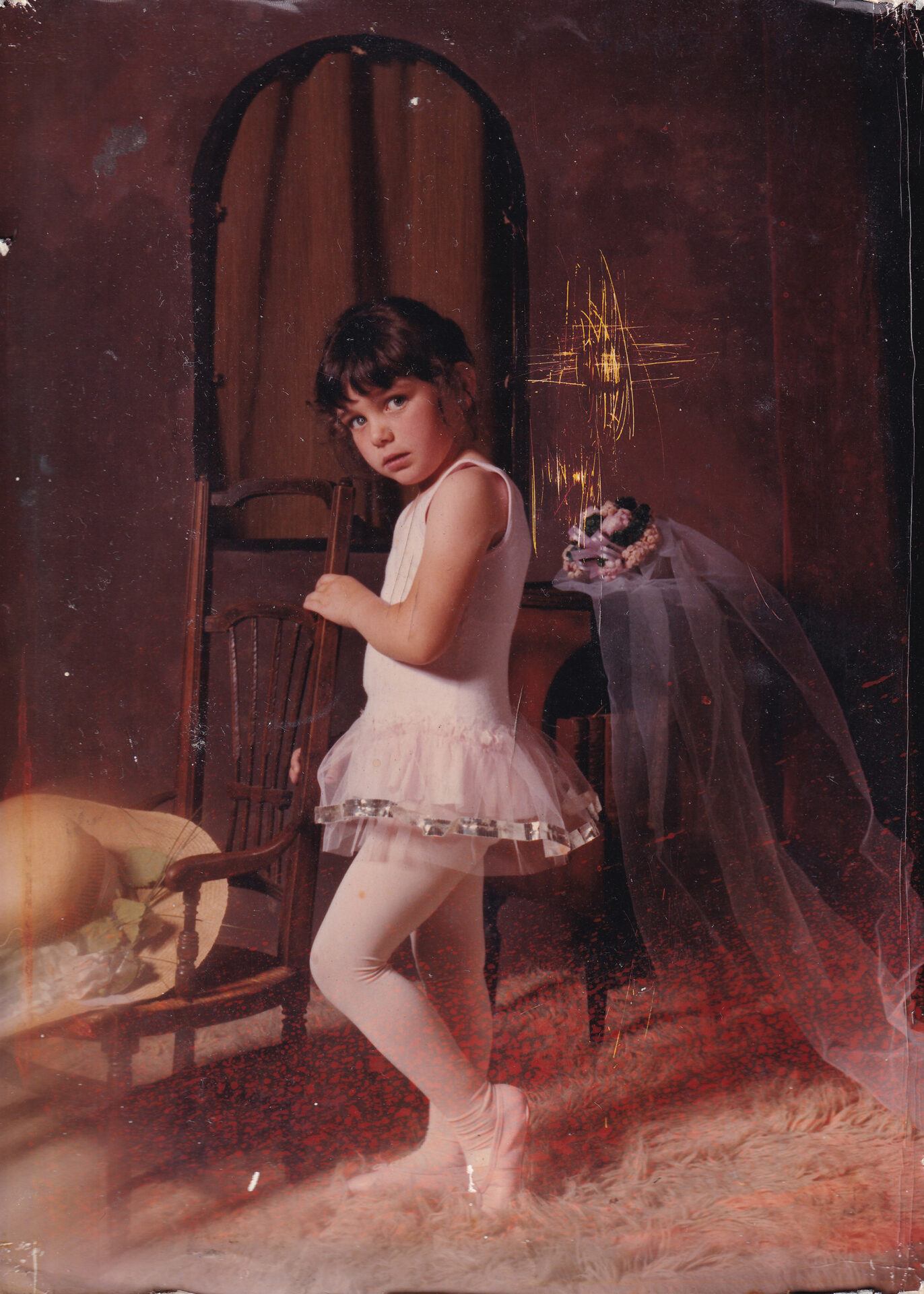 Photo abimée, déchirée, vieillie, rayée