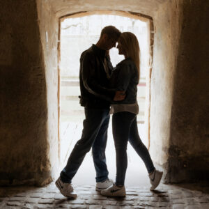 Mélina et Jordi lors de leur séance d'engagement par le Studio Salvucci