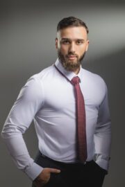 Ahmet en portrait professionnel au Studio Salvucci Ahmet en portrait professionnel au Studio Salvucci