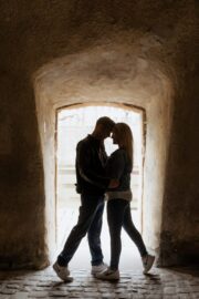 Mélina et Jordi lors de leur séance d'engagement par le Studio Salvucci Mélina et Jordi lors de leur séance d'engagement par le Studio Salvucci