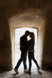 Mélina et Jordi lors de leur séance d'engagement par le Studio Salvucci Mélina et Jordi lors de leur séance d'engagement par le Studio Salvucci